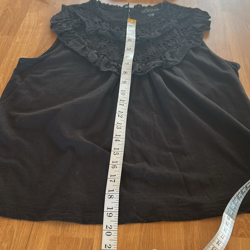 Elegant Black Sleeveless Top - Picture 10 of 10